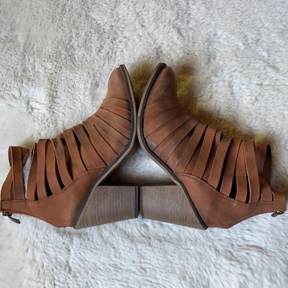 Free People | Hybrid Heel Ankle Boots in Distressed Brown | 39 - Picture 9 of 16